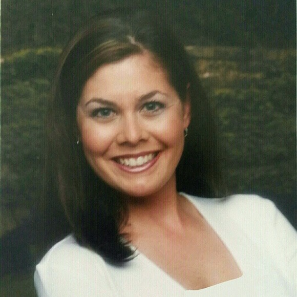 Meet your Posher, Jennifer - Picture 1 of 1